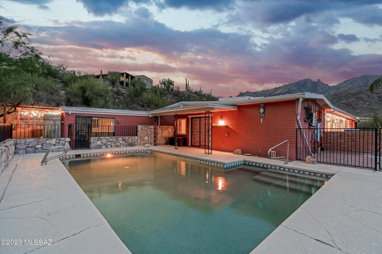 6501 N Columbus Blvd #1 - Photo 2 of 19