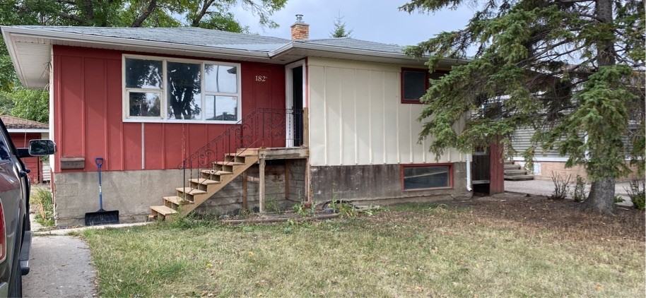 182 Montreal St N #A - Photo 2 of 4