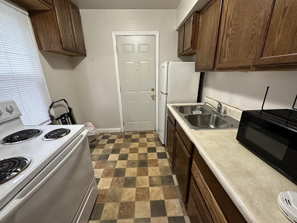 1512 Martin Ave #1512 - Photo 4 of 10