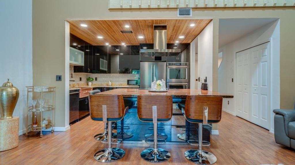 15080 Riverbend Blvd - Photo 7 of 25