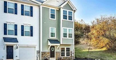 201 Queensbury Ct - Photo 2 of 18