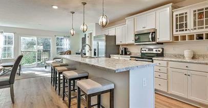 201 Queensbury Ct - Photo 3 of 18