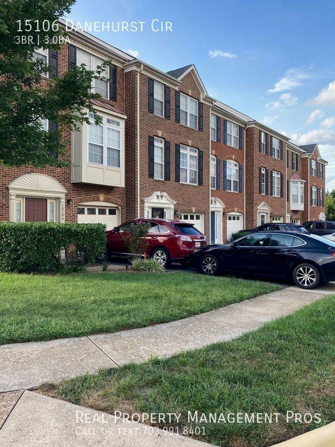 15106 Danehurst Cir - Photo 2 of 32