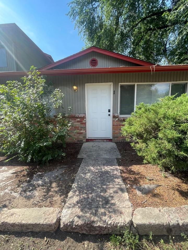 311 University Dr 1, Colorado Springs, CO 80910 3 Bedroom Apartment