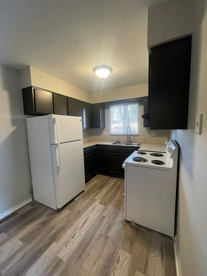 311 University Dr #1 - Photo 3 of 30