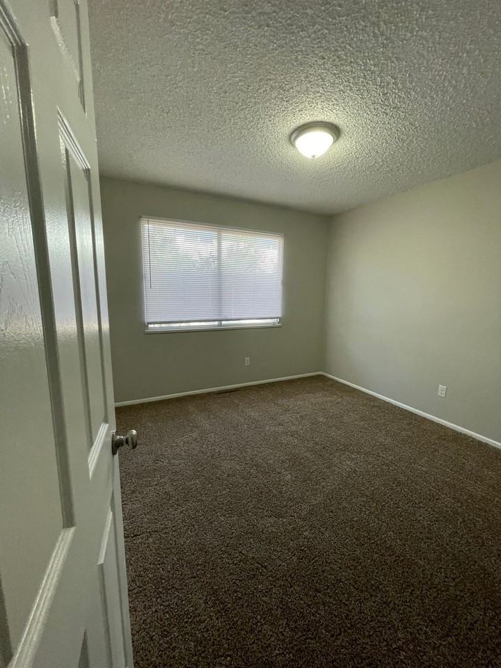 311 University Dr #1 - Photo 5 of 30