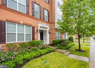 43209 Thoroughfare Gap Ter - Photo 2 of 21