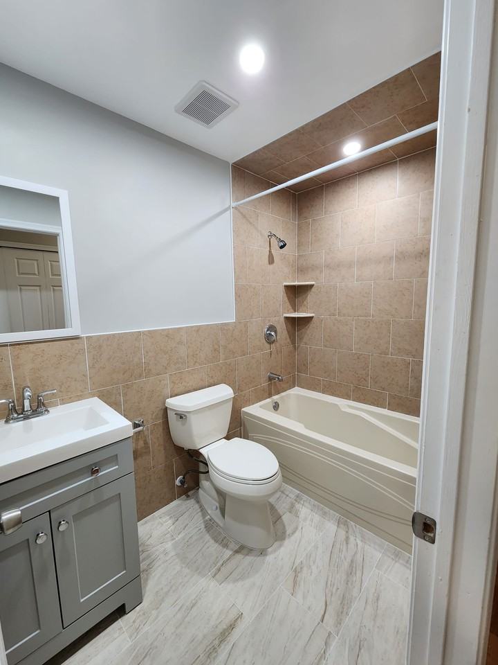 38 Marrow St - Standard Hallway - Photo 6 of 16