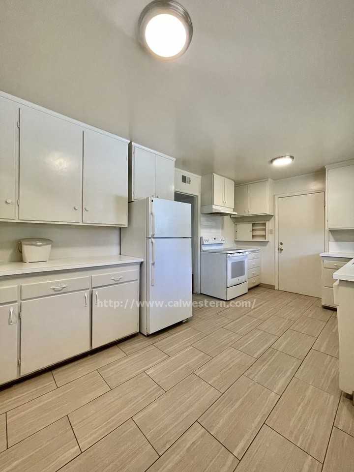 1098 S Springer Rd - Photo 2 of 18