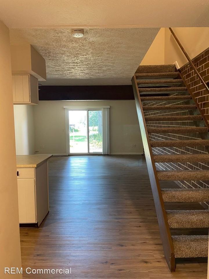 1308-40 PORTAGE ST - Photo 2 of 11