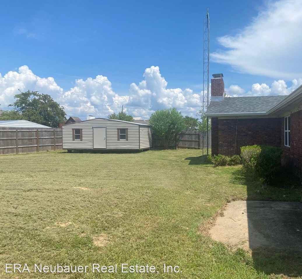 2241 Amherst St - Photo 3 of 19