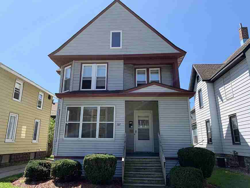 207 W Broadway St #UP - Photo 2 of 16