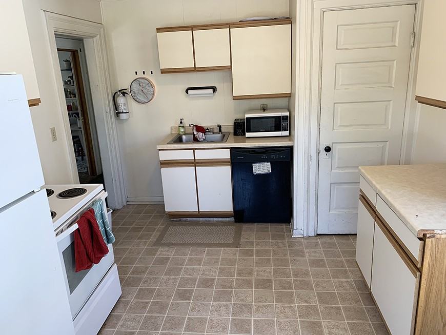 207 W Broadway St #UP - Photo 6 of 16