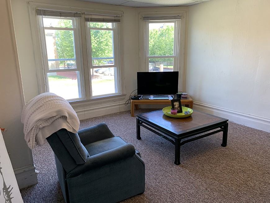 207 W Broadway St #UP - Photo 7 of 16