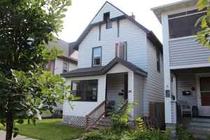 featured image of 211 W Broadway St #1