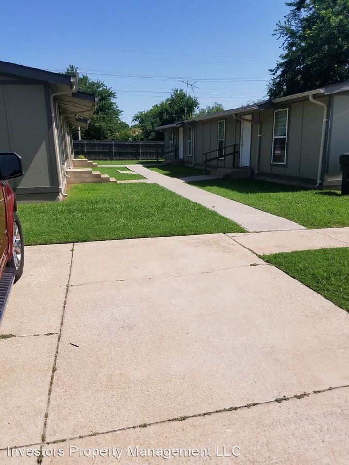 109 W Hayes St - Photo 2 of 13