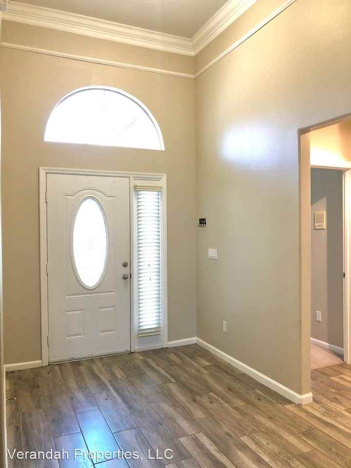 2813 Mayflower Loop - Photo 2 of 36