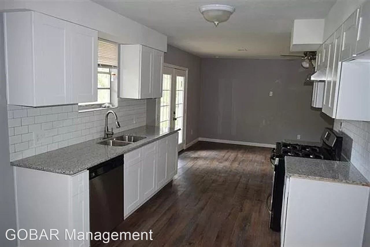 110 Wood Manor Ln - Photo 3 of 9