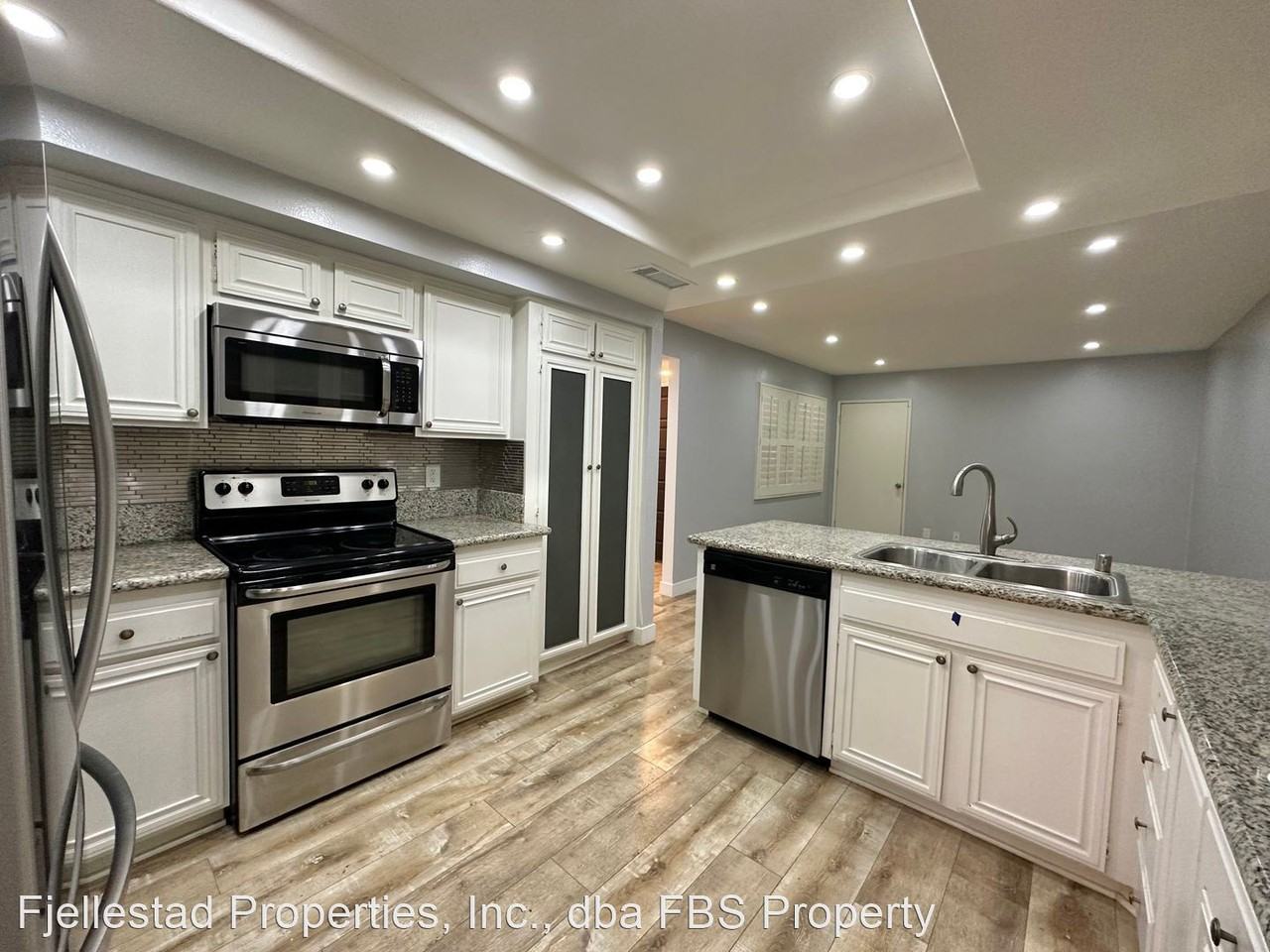 2918 Plaza Leonardo - Photo 2 of 16