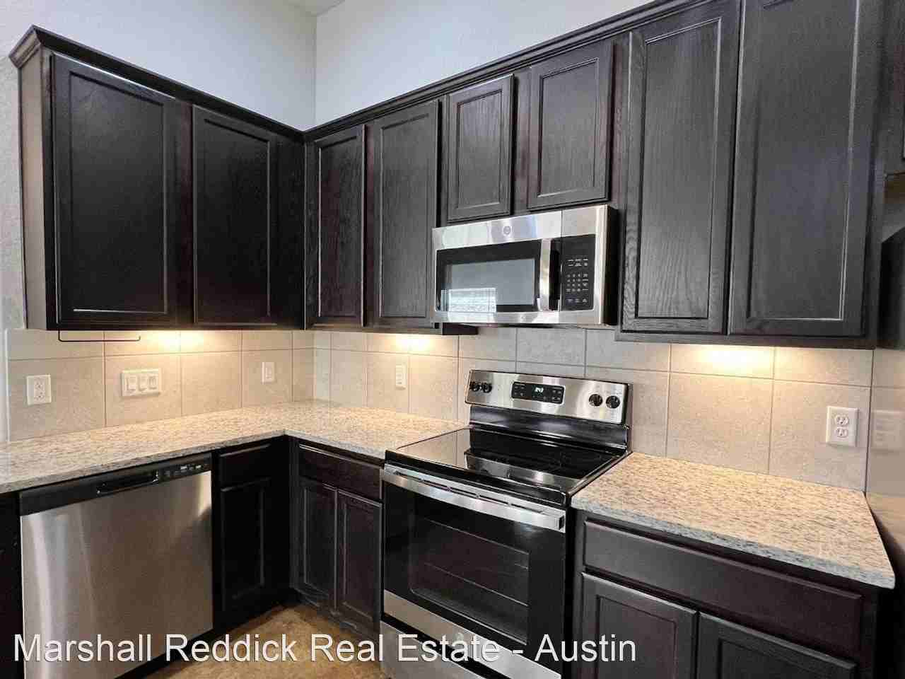 Seguin Duplex off King Street - Photo 3 of 15