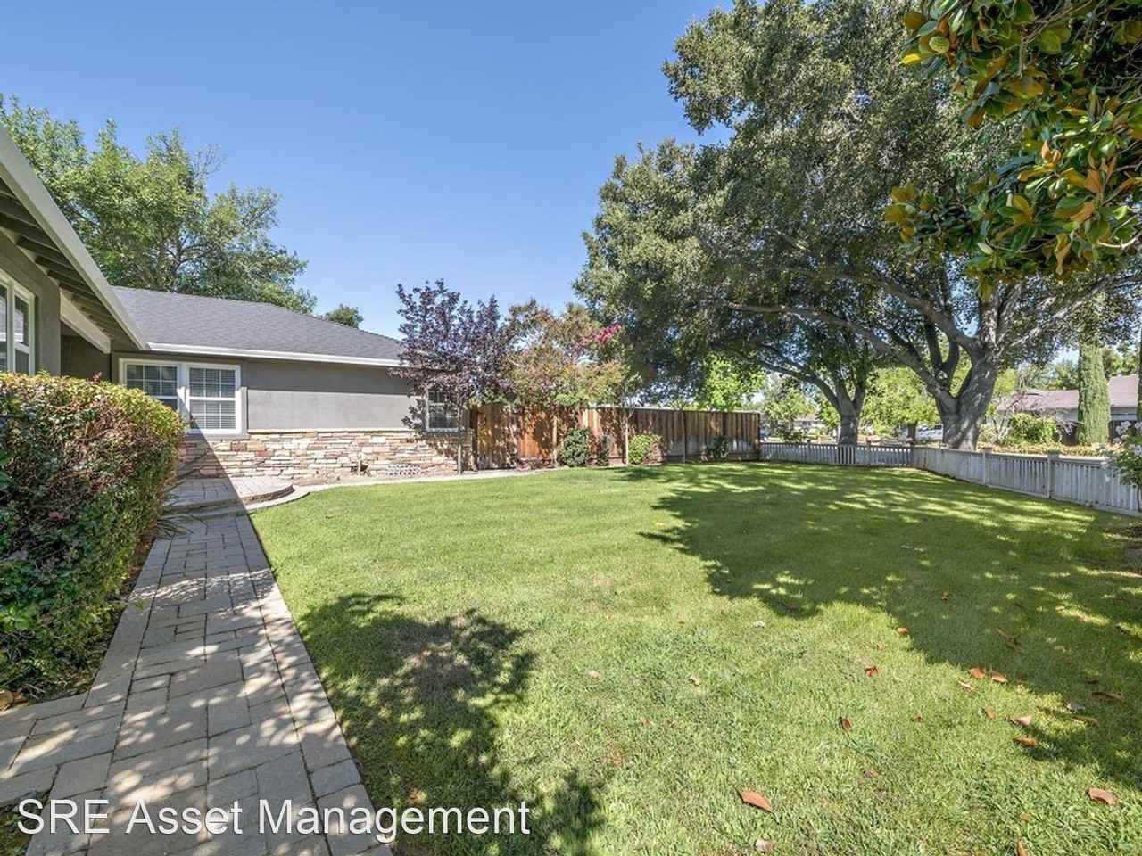 15543 Longwood Dr - Photo 3 of 22