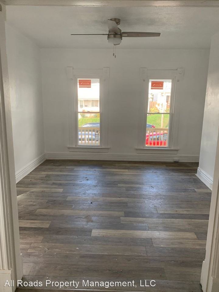 1042 Huffman Ave - Photo 3 of 12