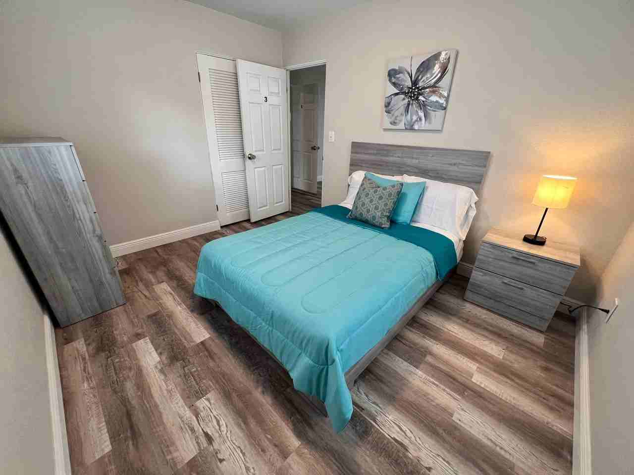 Biscayne Dr - Photo 7 of 9