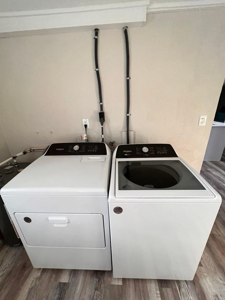 Biscayne Dr - Photo 5 of 9