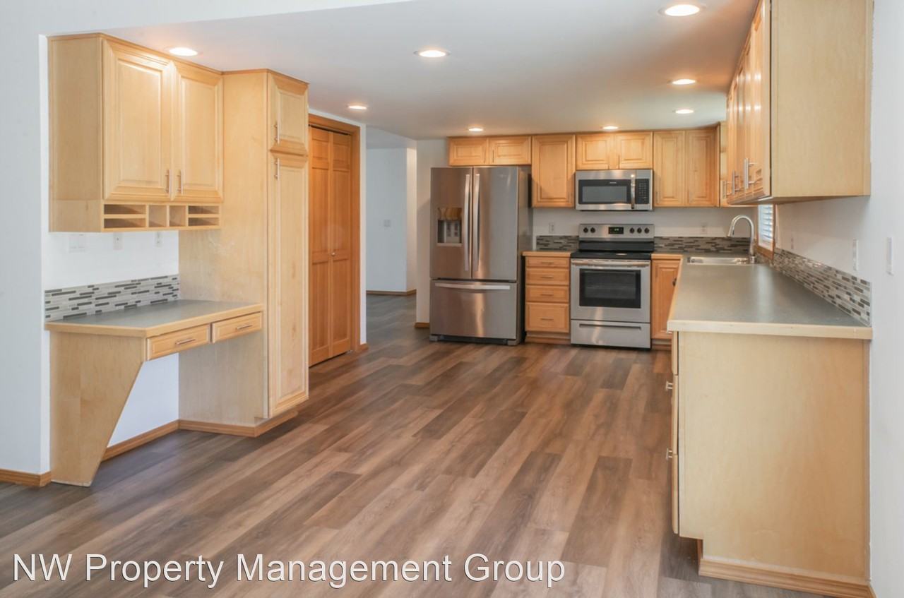 11608 84th St Ne - Photo 3 of 19