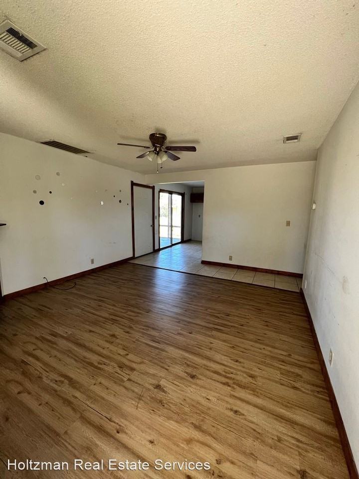 23 Yawn Cemetery Rd - Photo 2 of 11