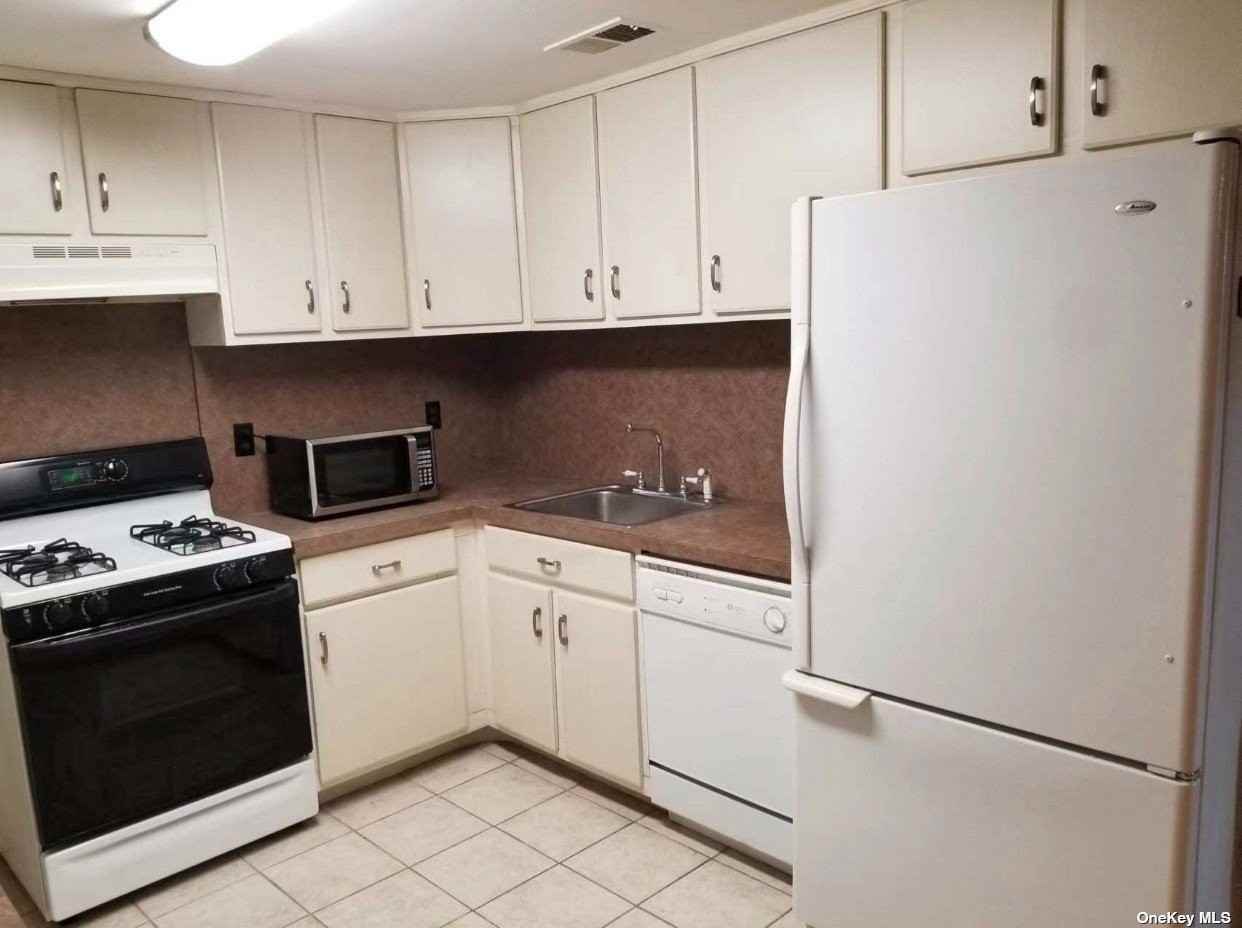 661 Blue Ridge Dr - Photo 2 of 12