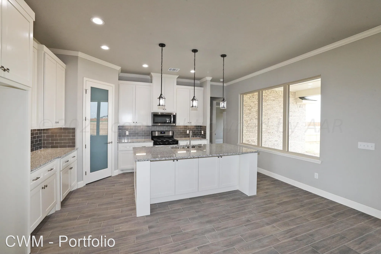501 Country Club Dr - Photo 2 of 27