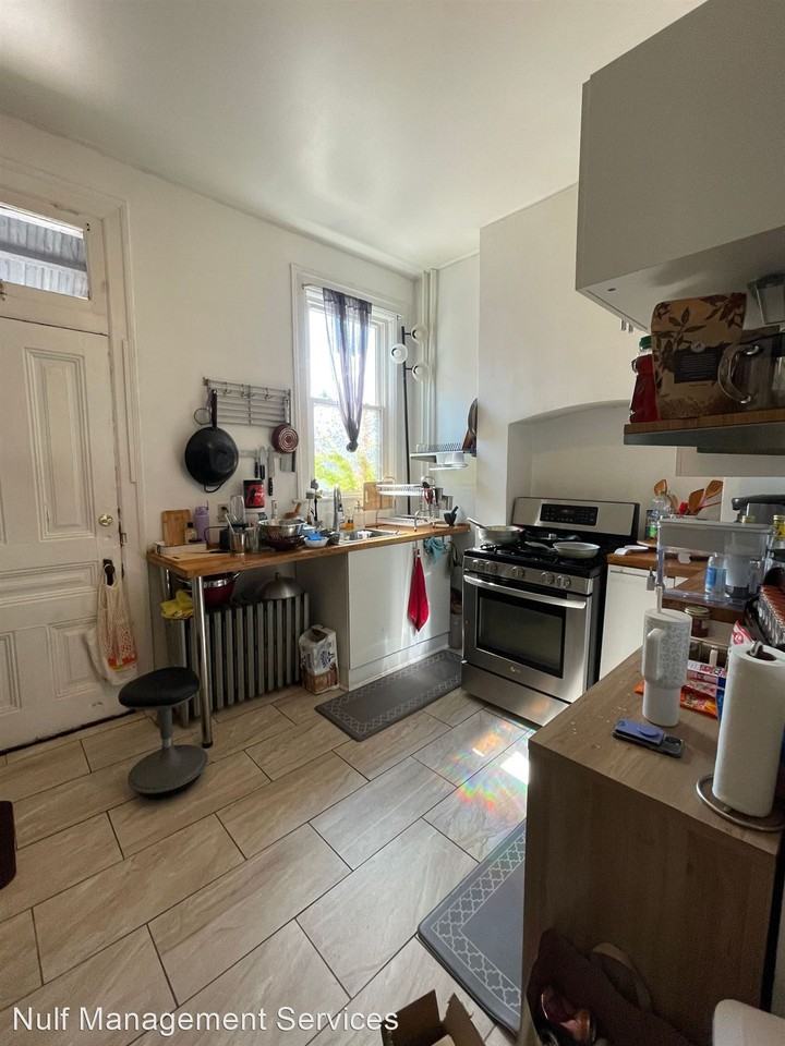 7467 Schoyer Avenue - Photo 3 of 9