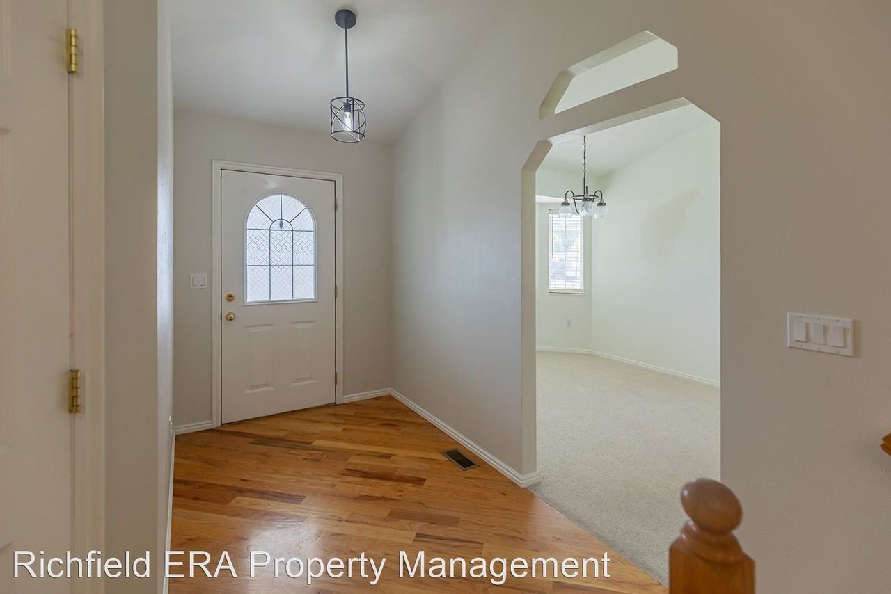 210 N 300 E - Photo 3 of 36