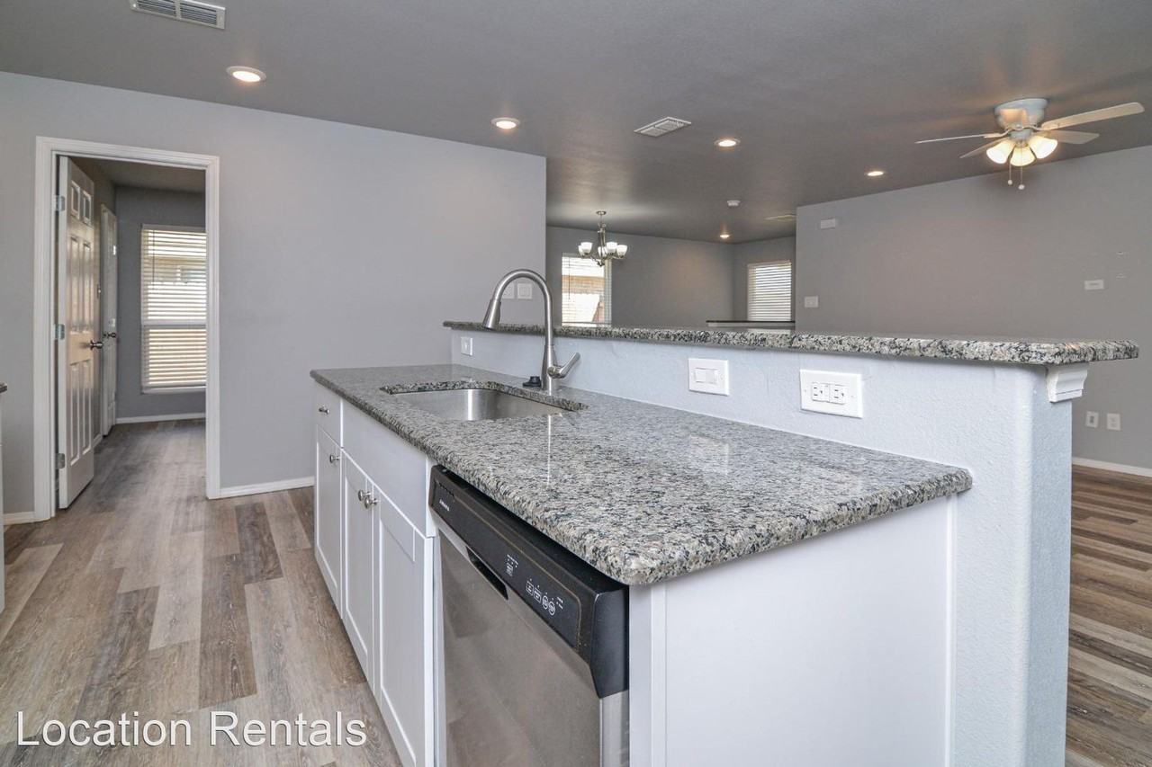 1103 N Englewood Avenue - Photo 3 of 21