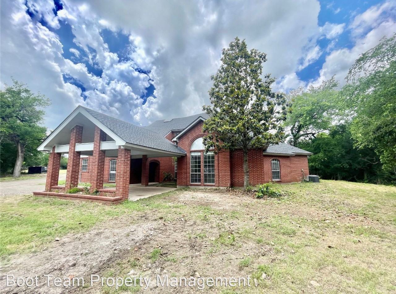 800 Live Oak Ct - Photo 2 of 34