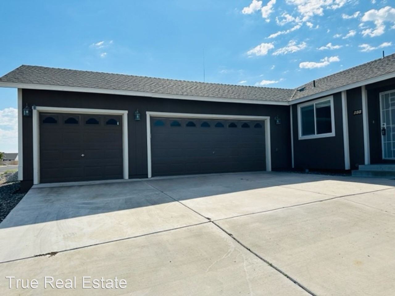 235 Emigrant Way - Photo 2 of 21