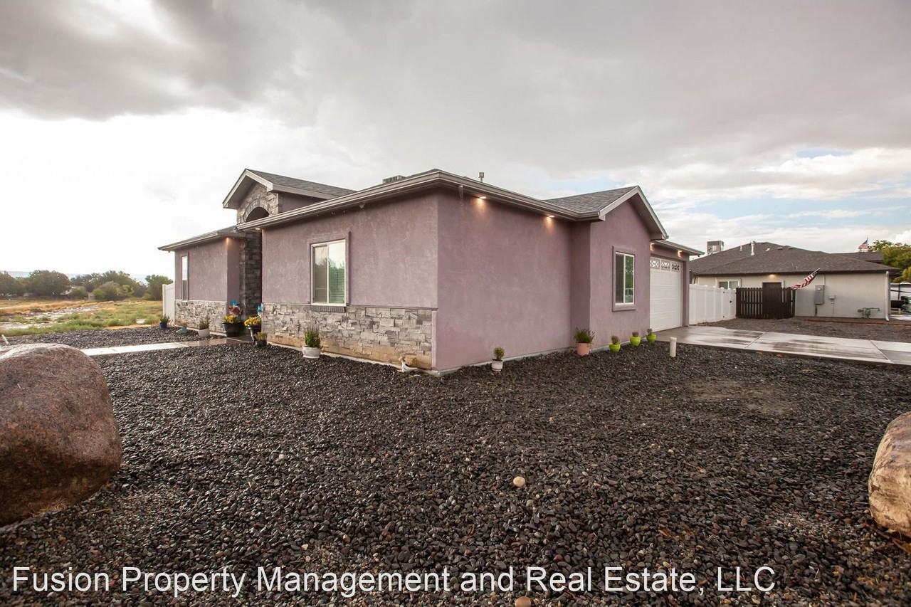 263 Arlington Dr - Photo 2 of 17