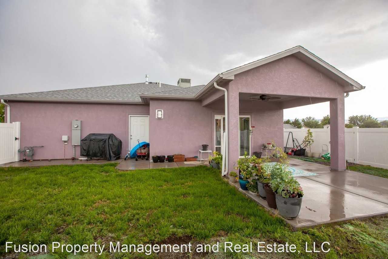 263 Arlington Dr - Photo 3 of 17