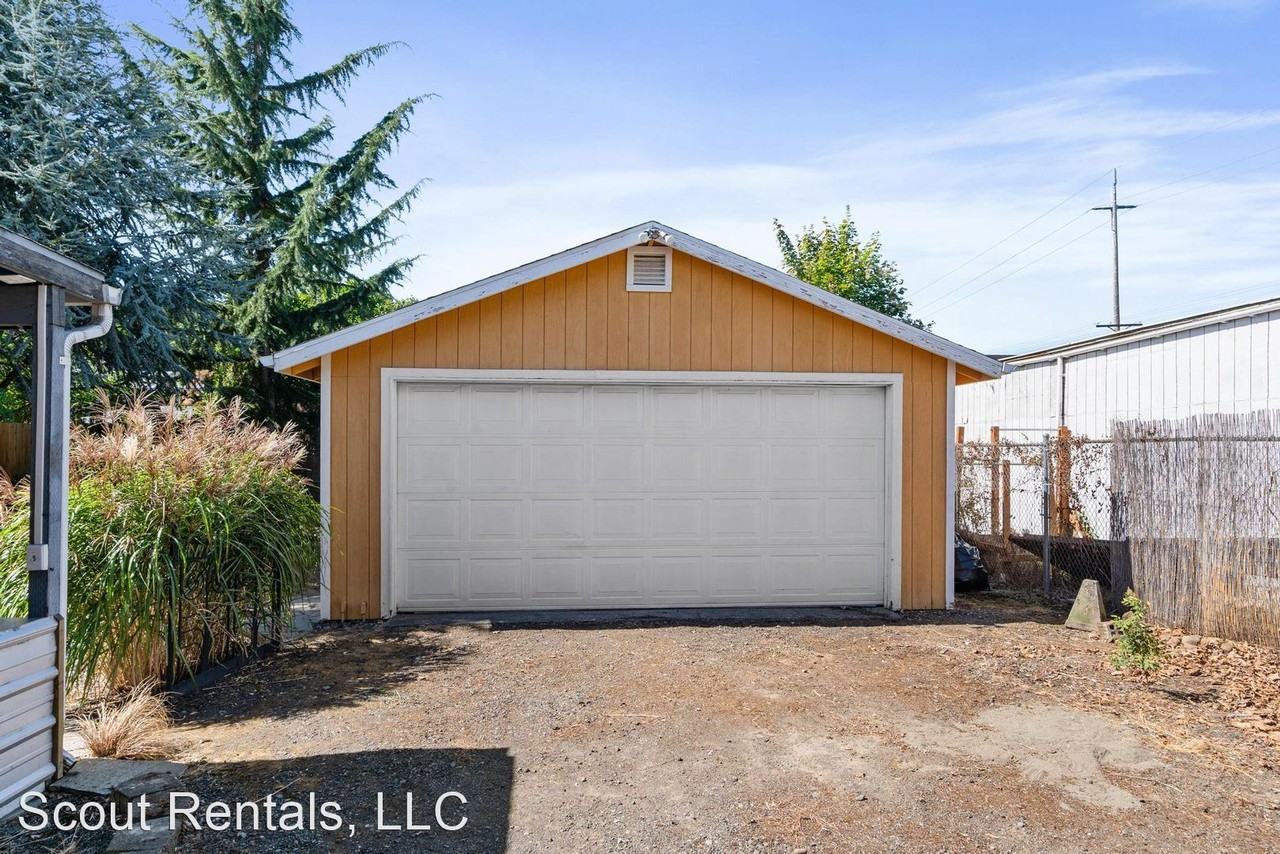 3443 Ne 75th Ave - Photo 3 of 40