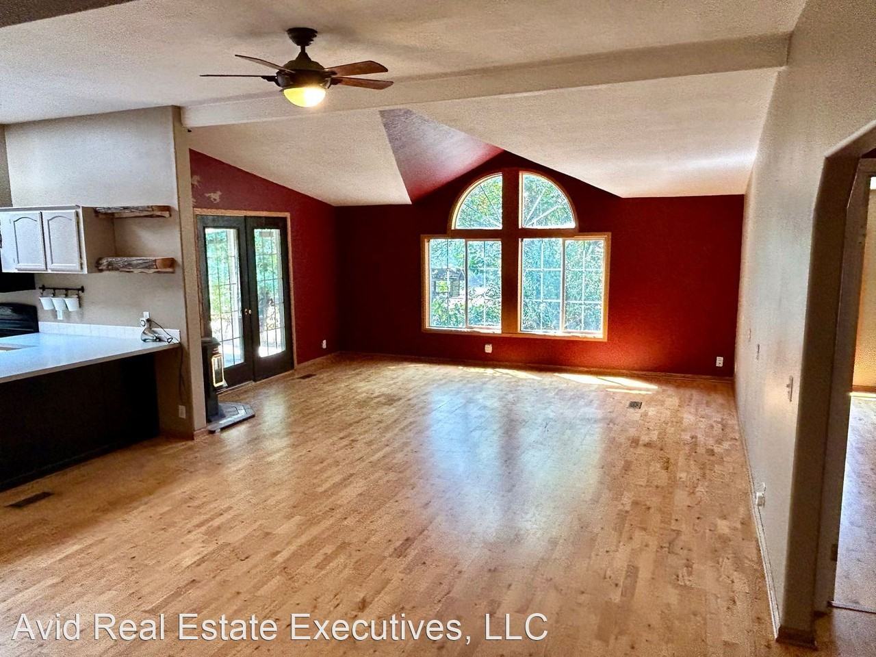 10949 S Mulino Rd - Photo 3 of 17