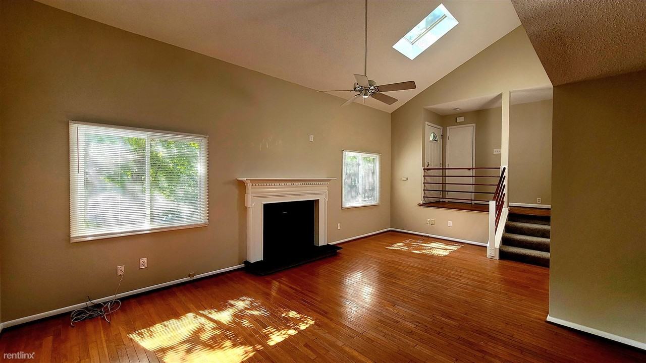 2302 Boulder Run Ct - Photo 3 of 4