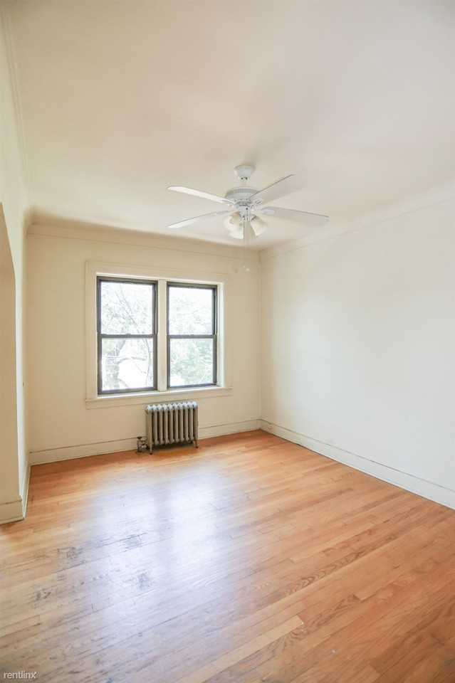 2039 W Wellington Ave - Photo 3 of 8