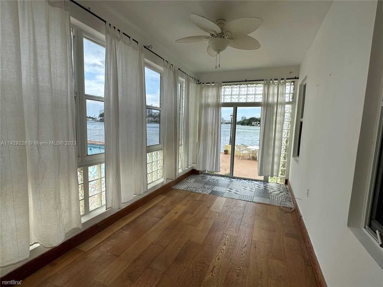 910 Bay Dr - Photo 3 of 49