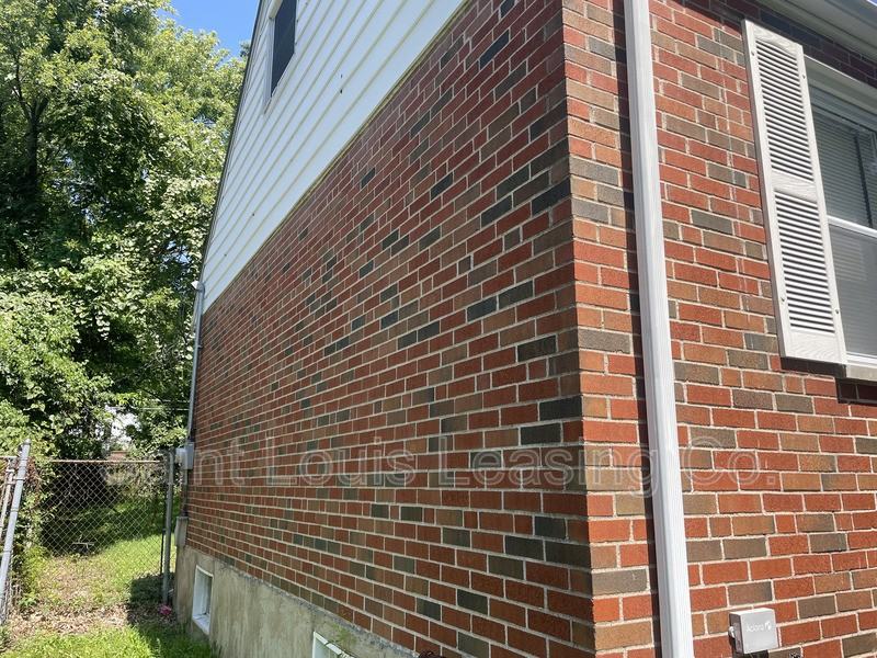 7525 Marillac Dr - Photo 3 of 36