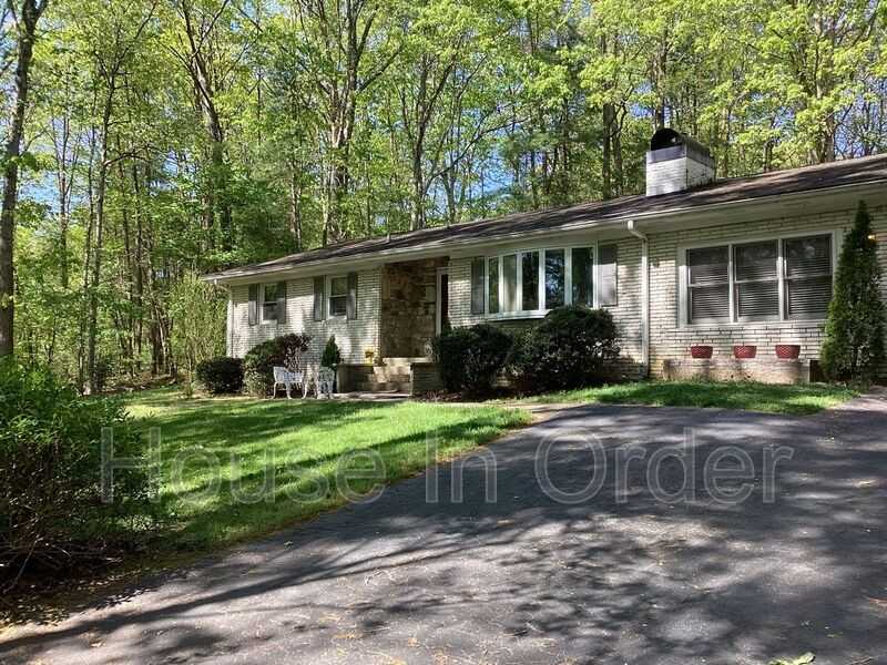 24 Glen Cove Rd - Photo 2 of 20