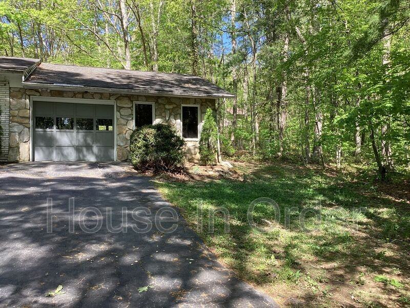 24 Glen Cove Rd - Photo 3 of 20