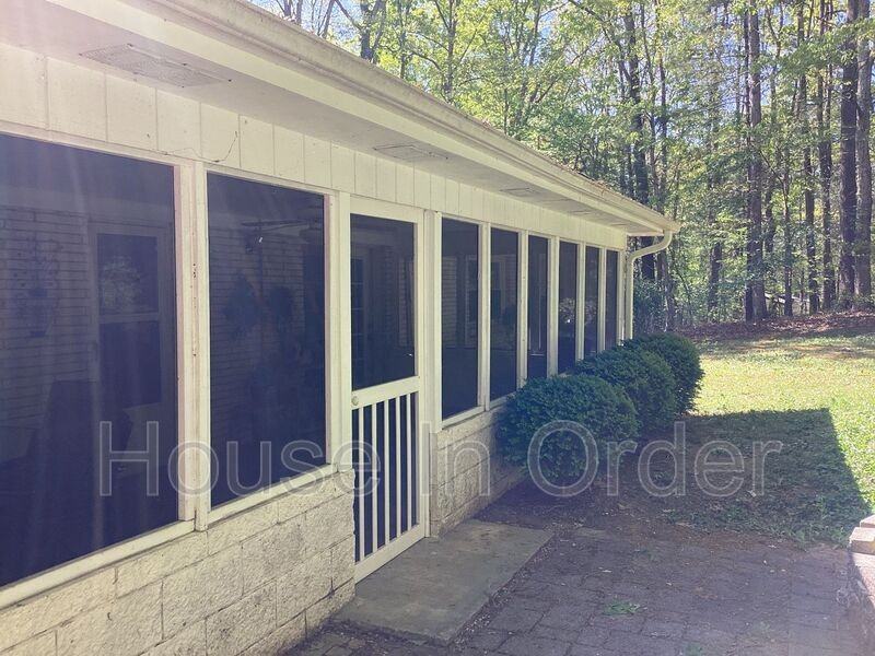 24 Glen Cove Rd - Photo 5 of 20