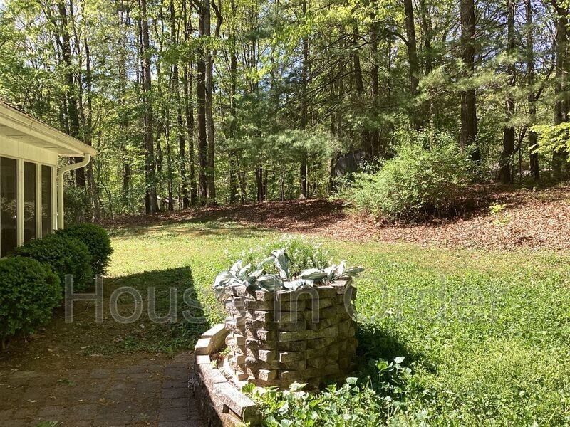 24 Glen Cove Rd - Photo 6 of 20