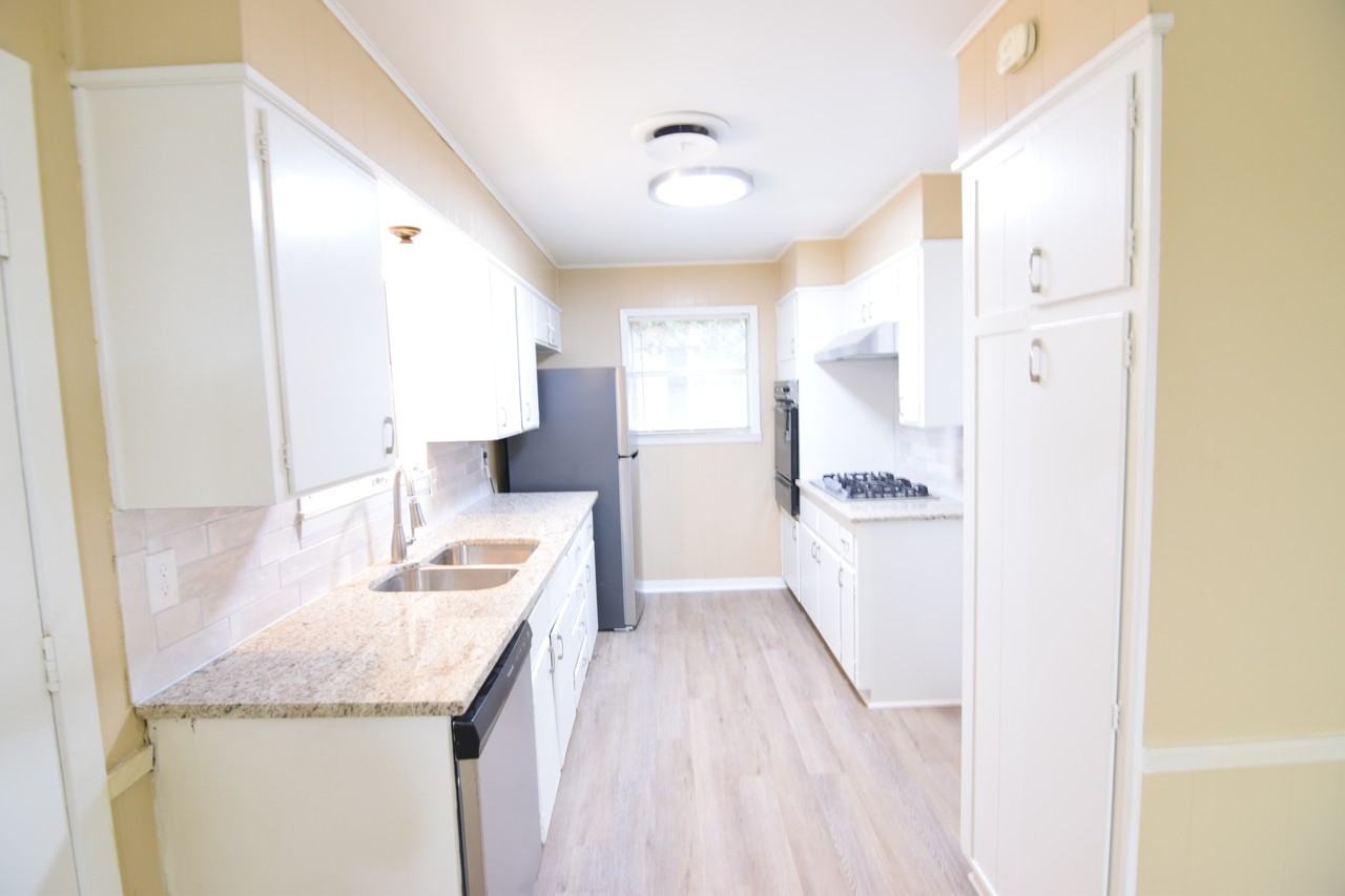 1207 Cedar Dr - Photo 4 of 28